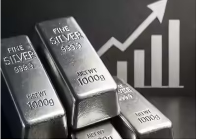 Silver Climbs Above $52 on US Data Uncertainty